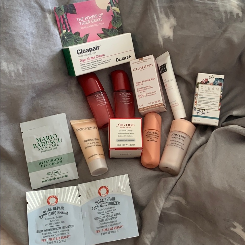 Deluxe skincare sample bundle